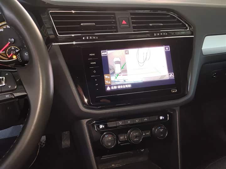 Фото 13 - Volkswagen Tiguan L Pro