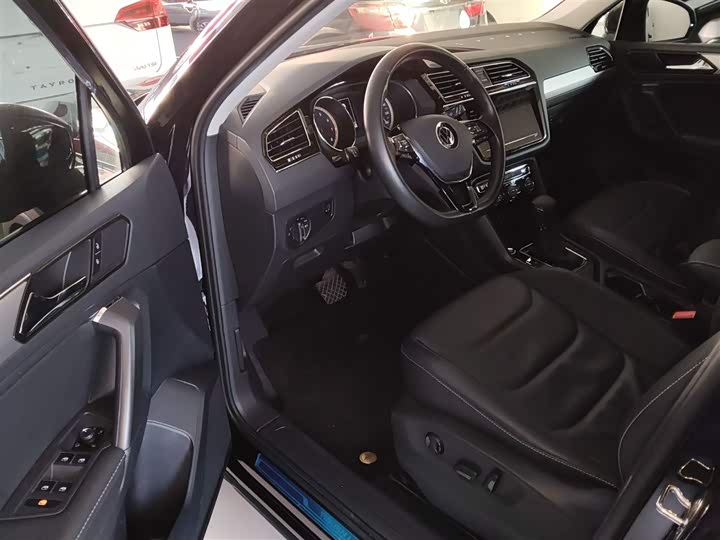 Фото 16 - Volkswagen Tiguan L Pro