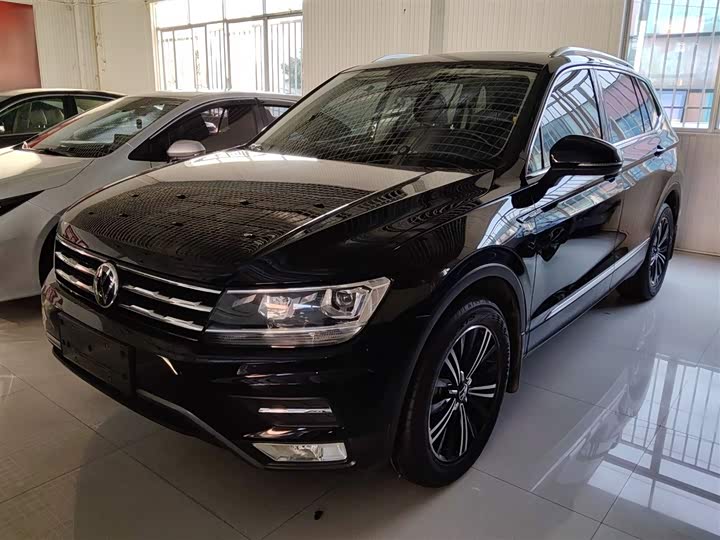 Фото 2 - Volkswagen Tiguan L Pro