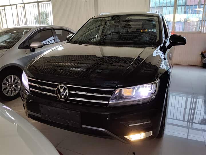 Фото 3 - Volkswagen Tiguan L Pro