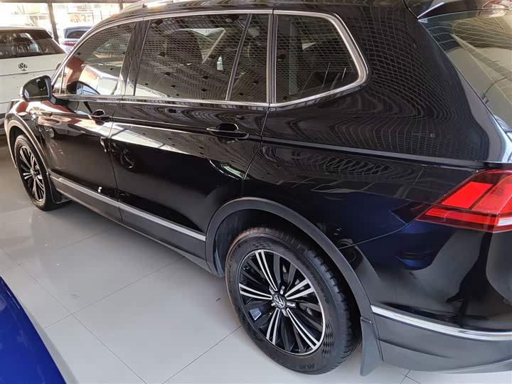 Фото 5 - Volkswagen Tiguan L Pro