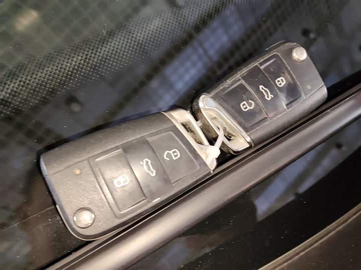 Фото 9 - Volkswagen Tiguan L Pro