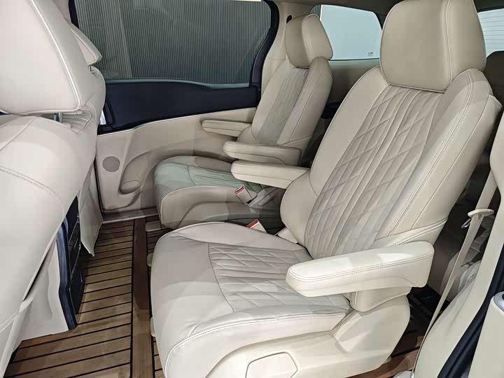 Фото 5 - Buick GL8 ES