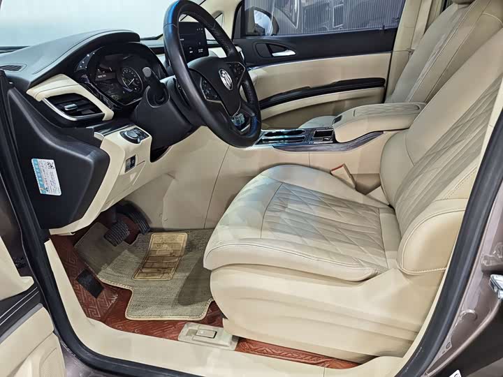 Фото 9 - Buick GL8 ES