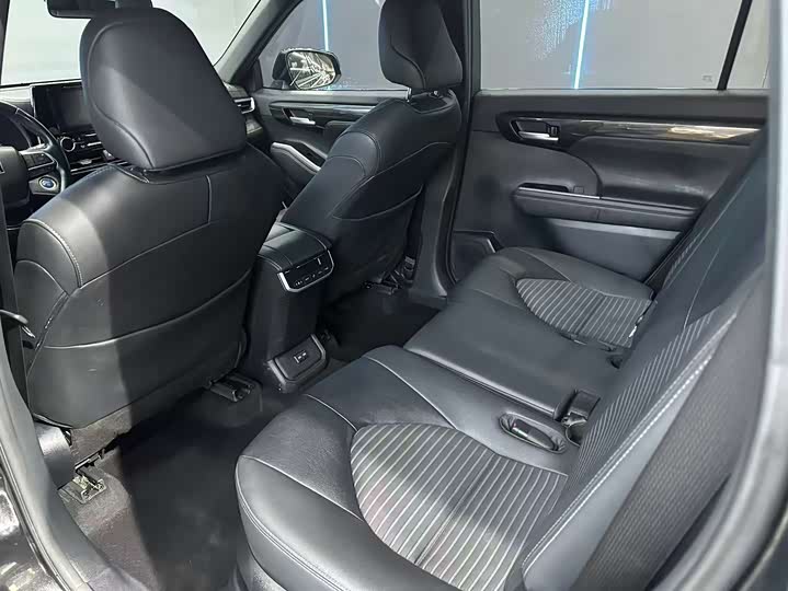 Фото 10 - Toyota Crown Kluger