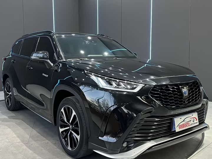 Фото 3 - Toyota Crown Kluger