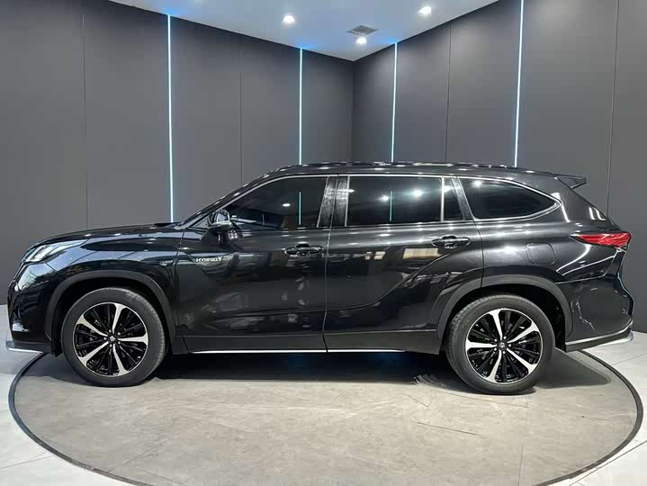 Фото 4 - Toyota Crown Kluger