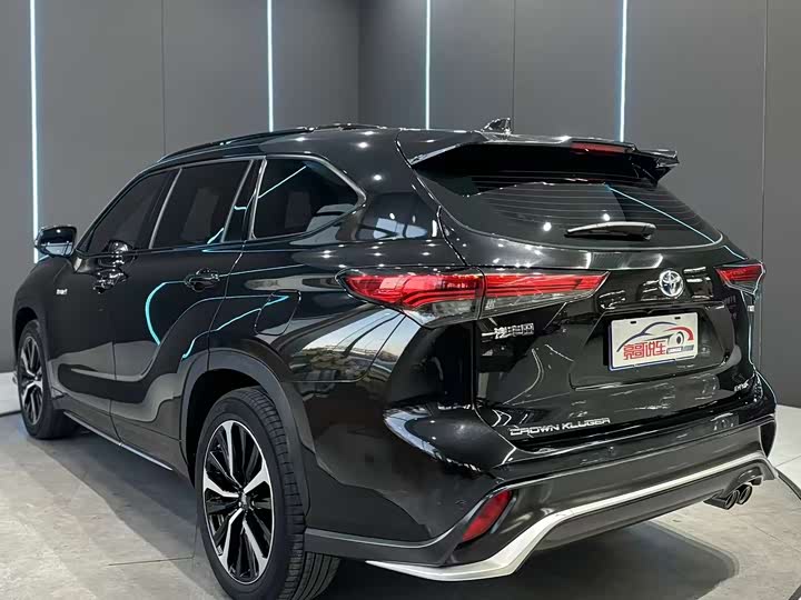 Фото 8 - Toyota Crown Kluger