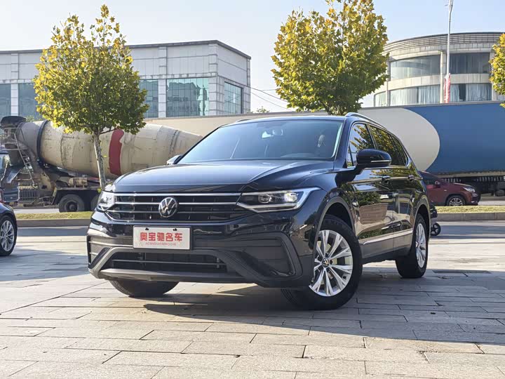 Фото 1 - Volkswagen Tiguan L Pro