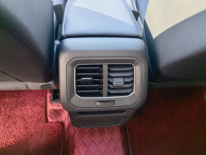 Фото 11 - Volkswagen Tiguan L Pro