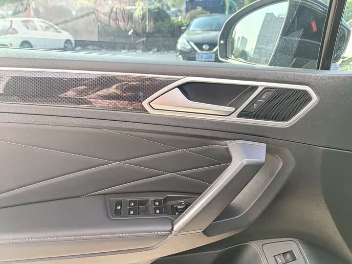 Фото 14 - Volkswagen Tiguan L Pro