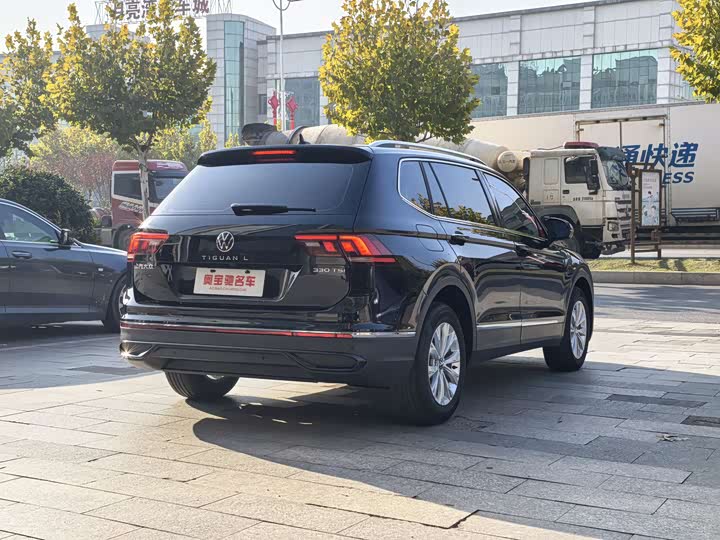 Фото 4 - Volkswagen Tiguan L Pro