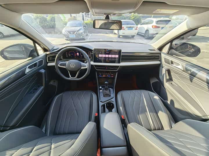 Фото 8 - Volkswagen Tiguan L Pro