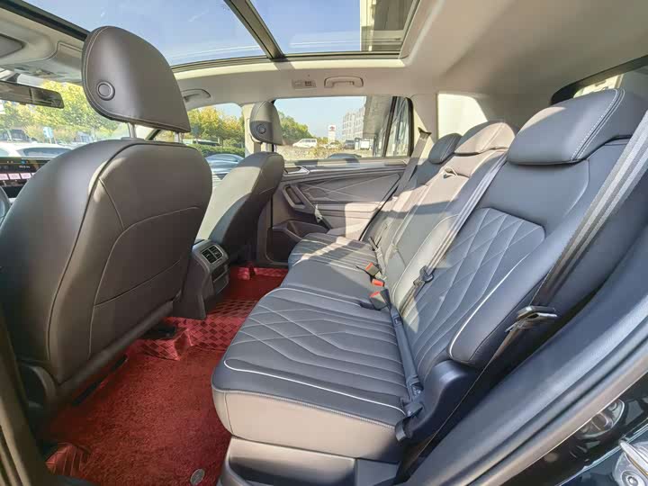 Фото 9 - Volkswagen Tiguan L Pro