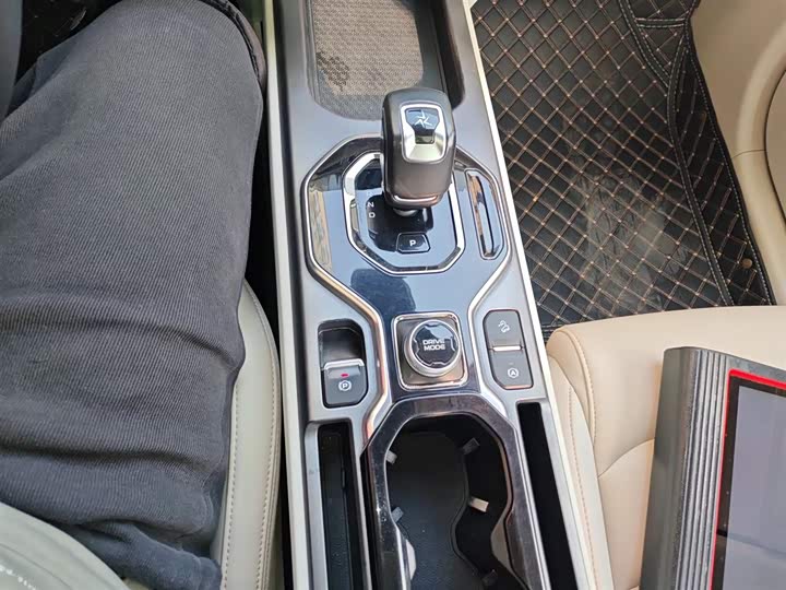 Фото 14 - Geely Icon