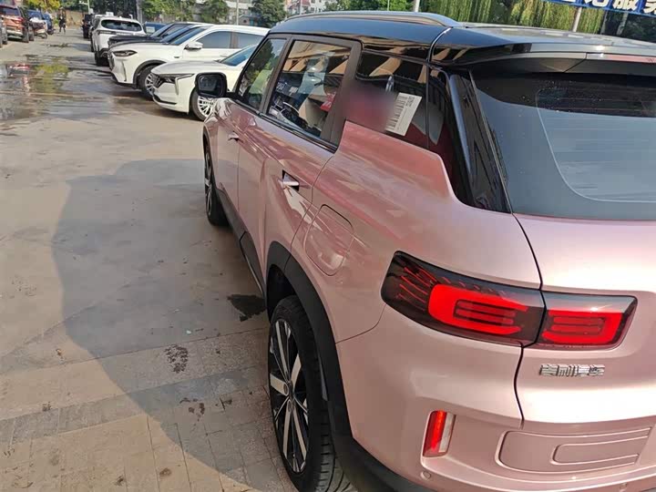 Фото 5 - Geely Icon