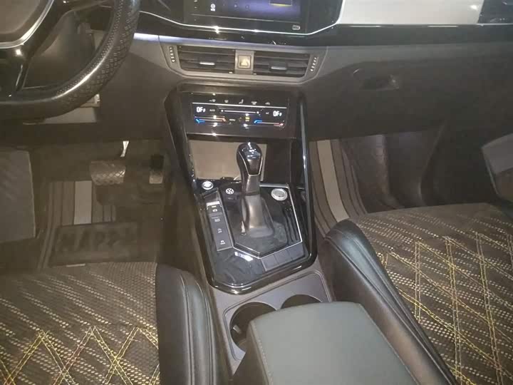 Фото 14 - Volkswagen Tayron