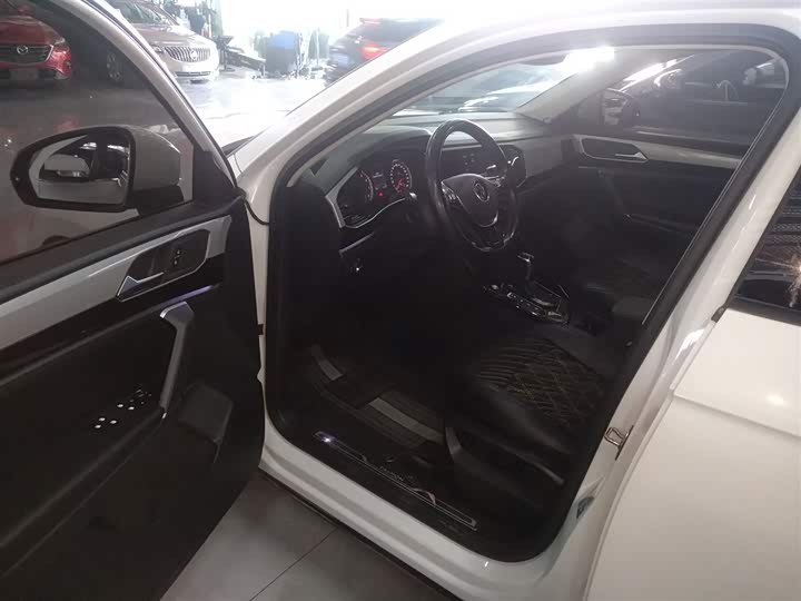 Фото 16 - Volkswagen Tayron