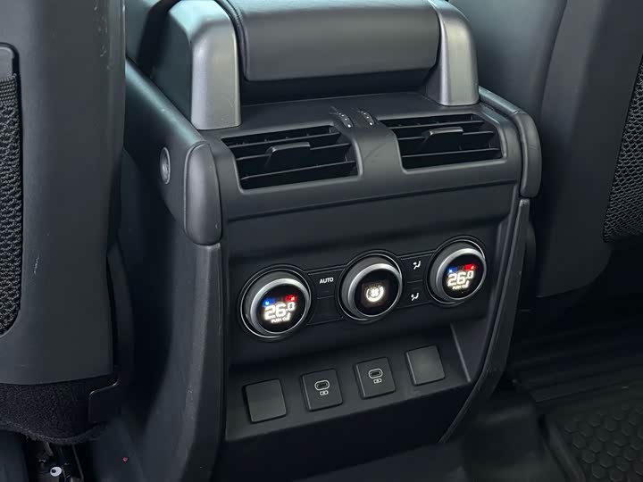 Фото 16 - Land Rover Defender