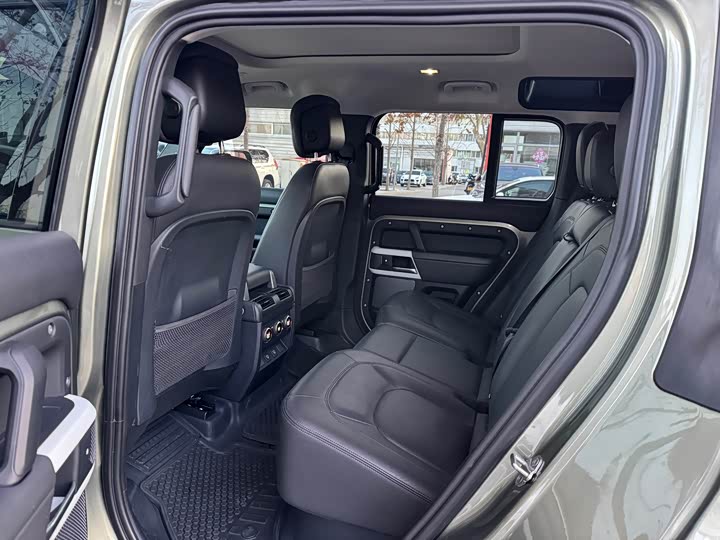 Фото 7 - Land Rover Defender