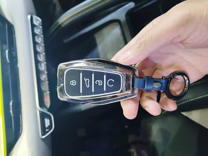 Фото 9 - Geely Coolray