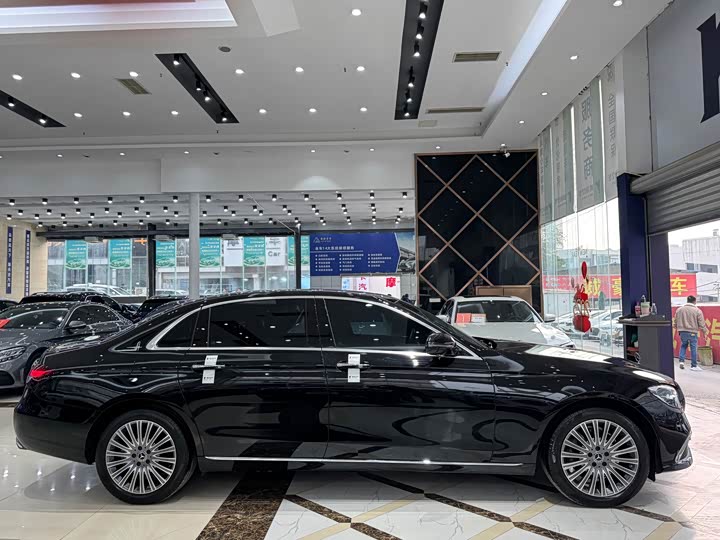 Фото 16 - Mercedes-Benz E-Class