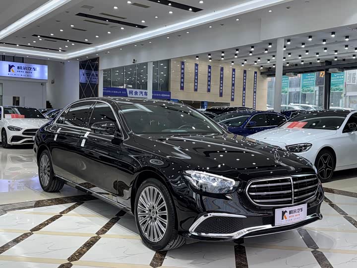 Фото 4 - Mercedes-Benz E-Class