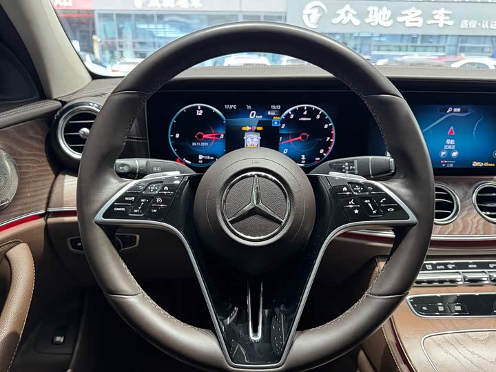 Фото 7 - Mercedes-Benz E-Class