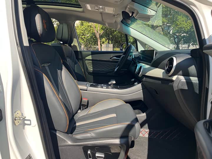 Фото 8 - Dongfeng Forthing Yacht