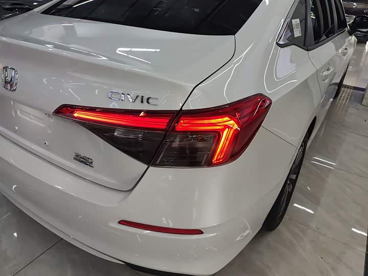 Фото 8 - Honda Civic