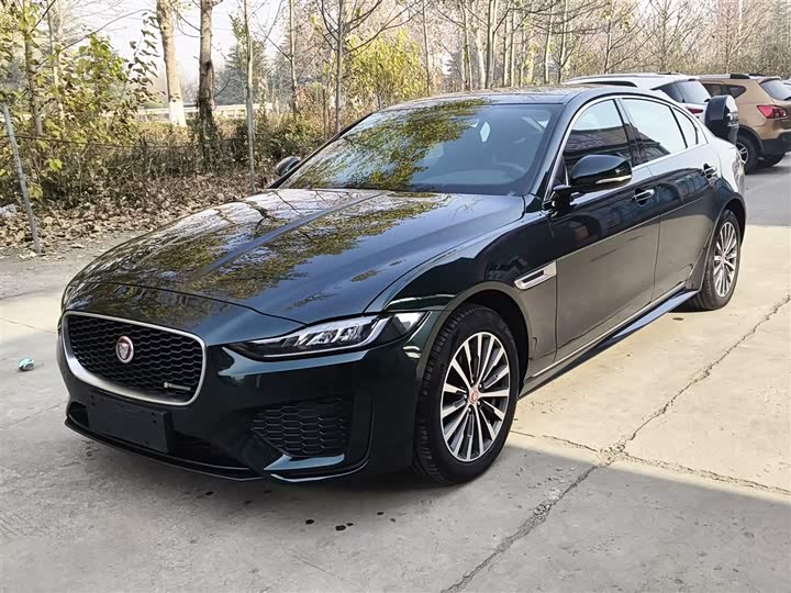 Фото 1 - Jaguar XE L