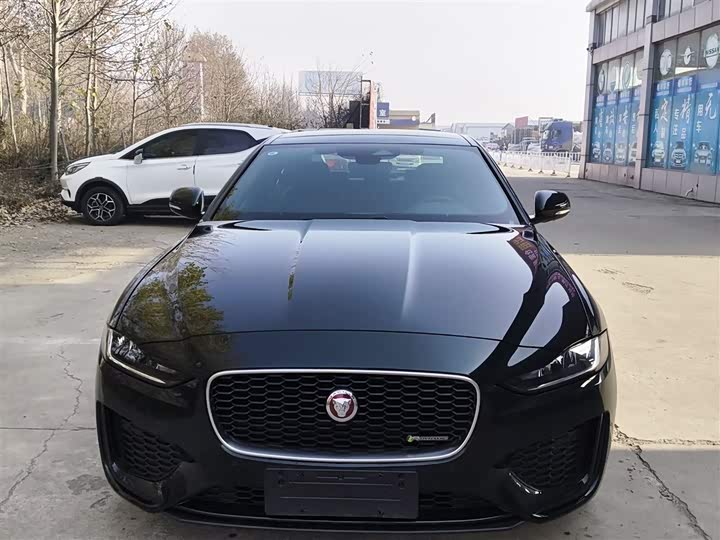 Фото 3 - Jaguar XE L