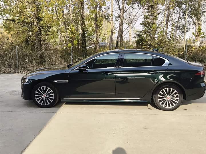 Фото 7 - Jaguar XE L