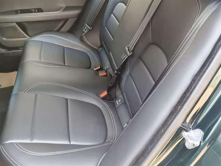 Фото 8 - Jaguar XE L