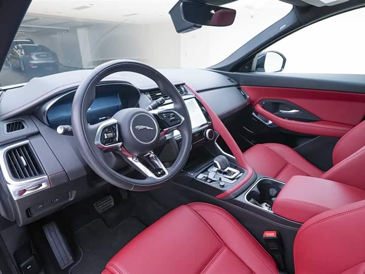 Фото 14 - Jaguar E-Pace