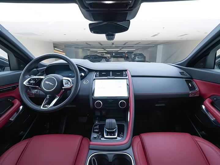 Фото 17 - Jaguar E-Pace