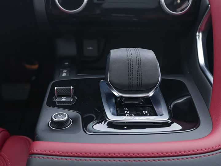 Фото 20 - Jaguar E-Pace