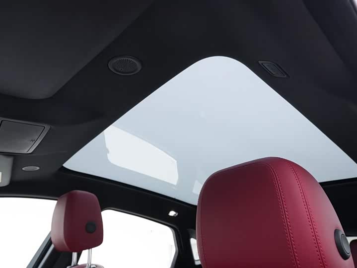 Фото 21 - Jaguar E-Pace