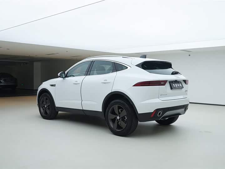 Фото 5 - Jaguar E-Pace