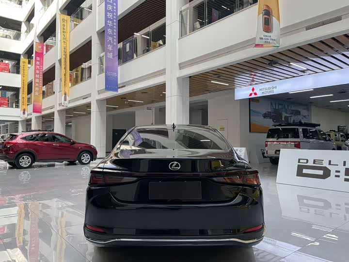 Фото 3 - Lexus ES