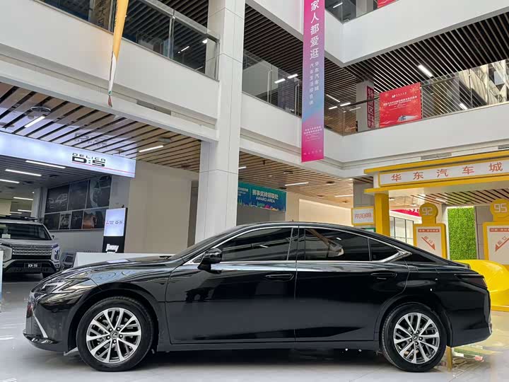 Фото 5 - Lexus ES