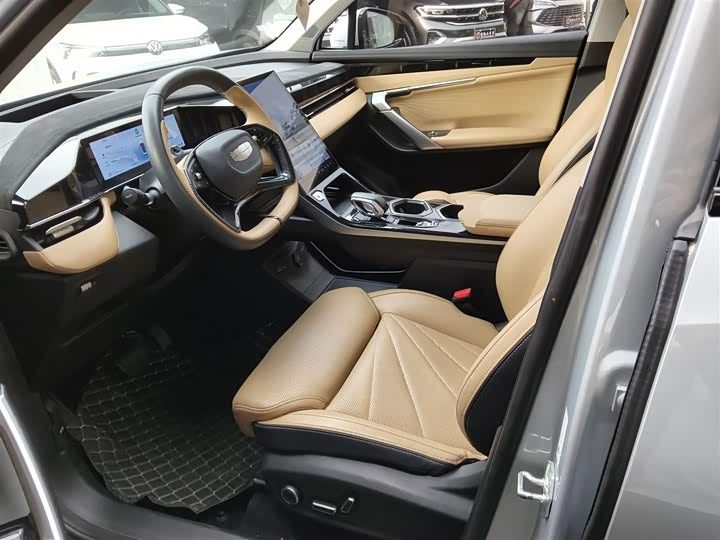 Фото 15 - Geely Atlas L