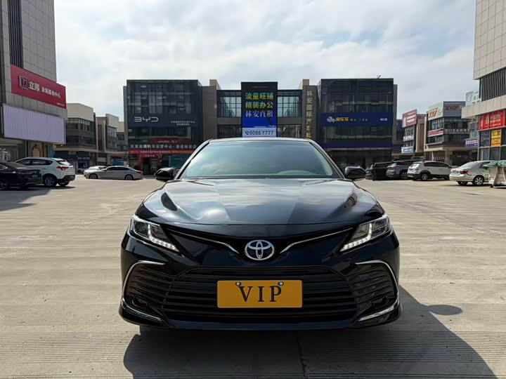 Фото 3 - Toyota Camry