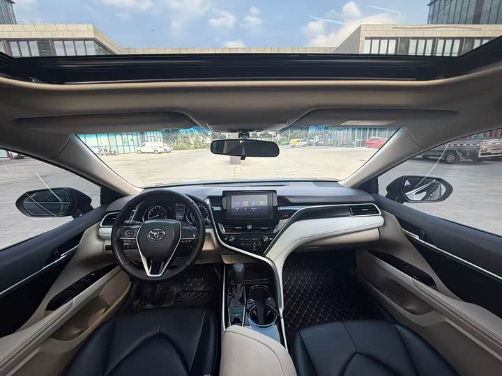 Фото 5 - Toyota Camry