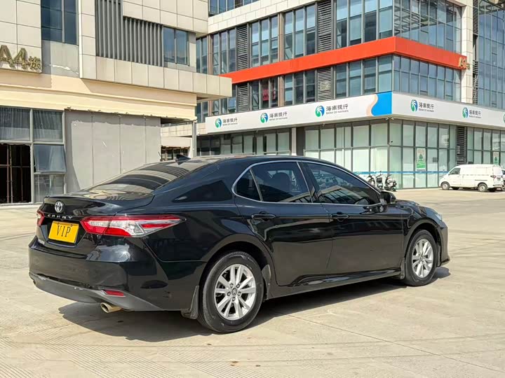 Фото 7 - Toyota Camry