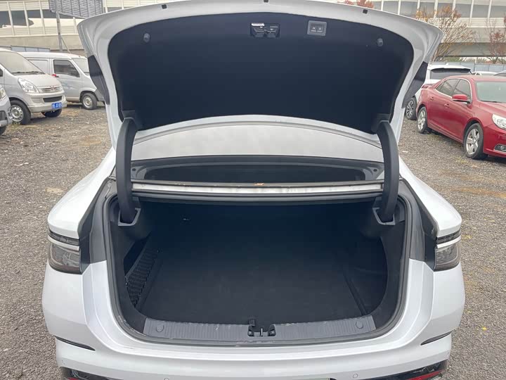 Фото 13 - Roewe RX5 Hybrid