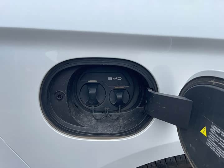 Фото 14 - Roewe RX5 Hybrid