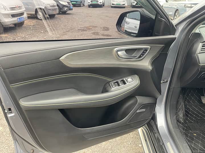 Фото 7 - Roewe RX5 Hybrid