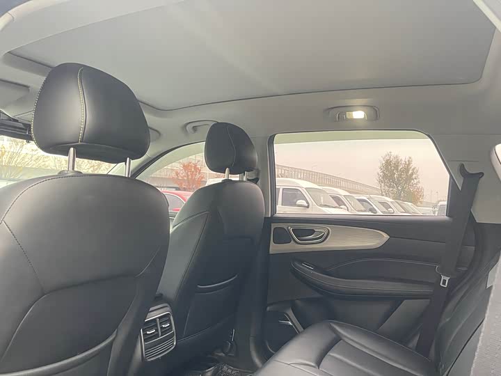 Фото 9 - Roewe RX5 Hybrid