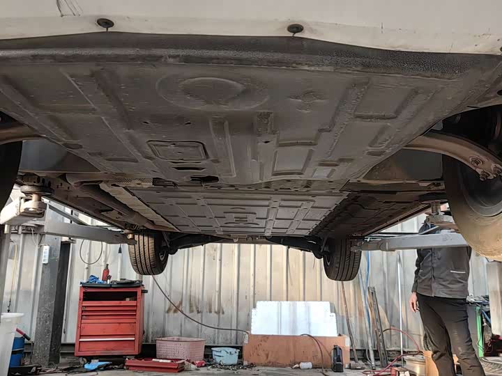 Фото 12 - Denza D9